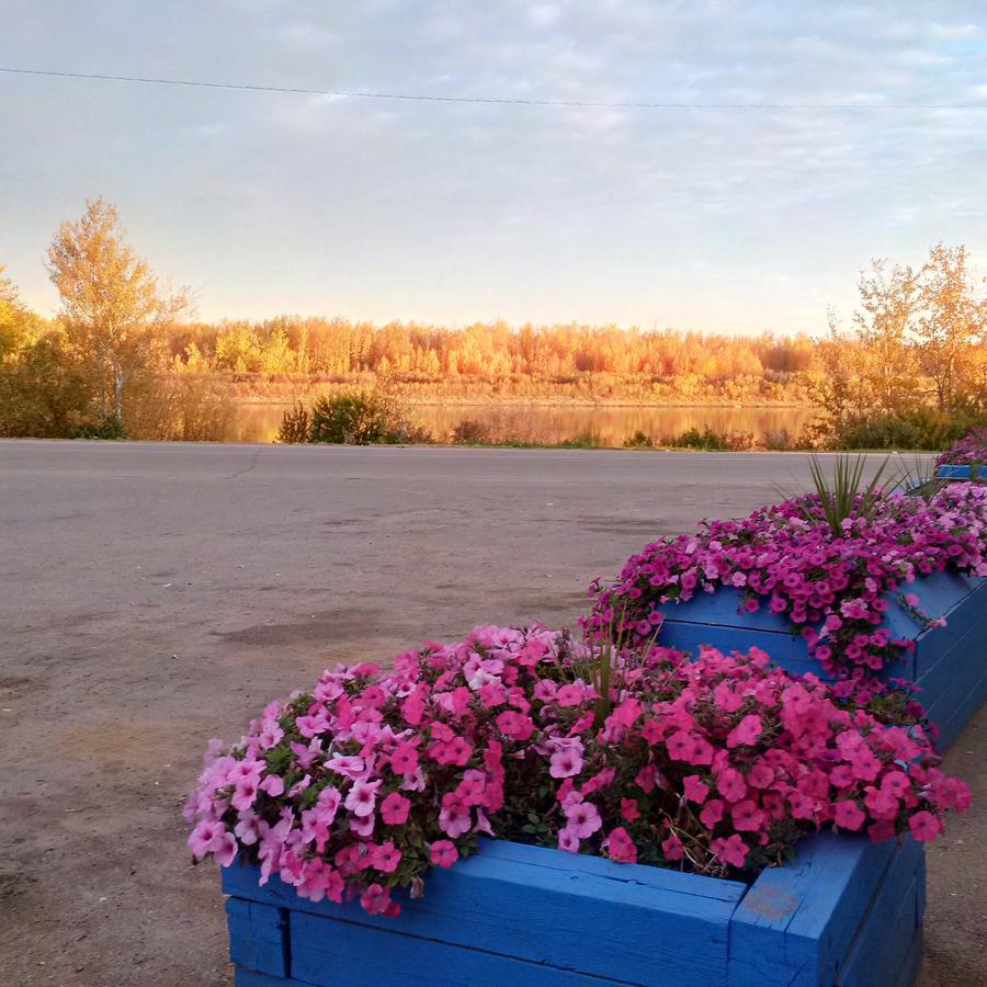 Sheridan Lawrence M Hotel Fort Vermilion Esterno foto